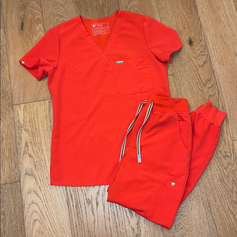 Figs Red Scrub Set